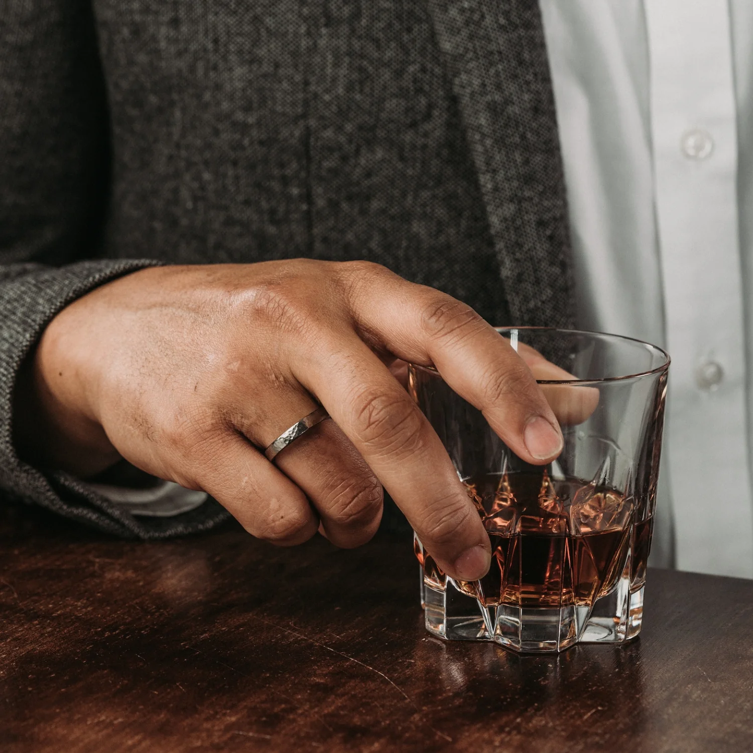 The Arche | 4mm Men's Hammered Titanium Wedding Band - Image 5