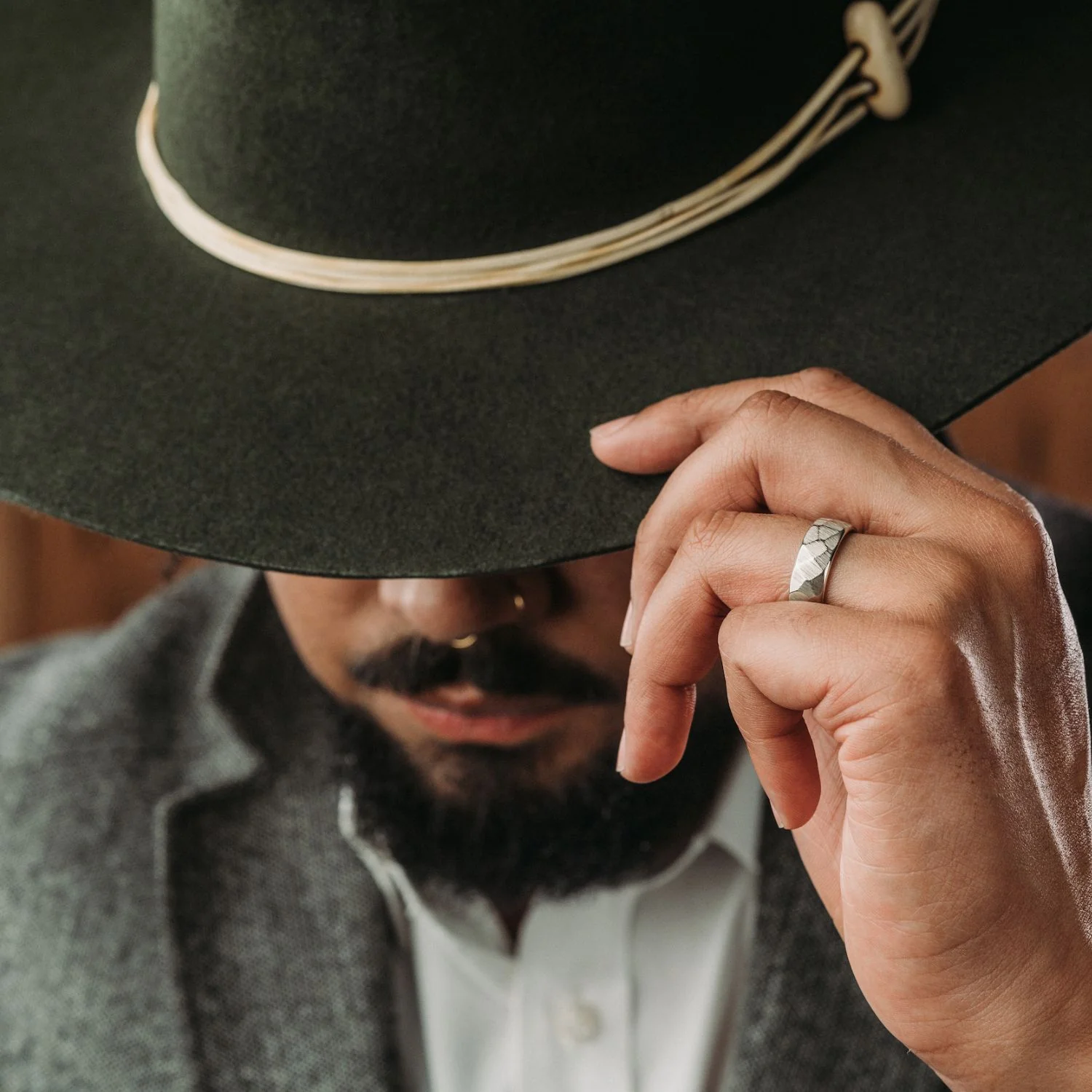 The Apollo | 7mm & 8mm Men's Faceted White Gold Wedding Band - Image 4