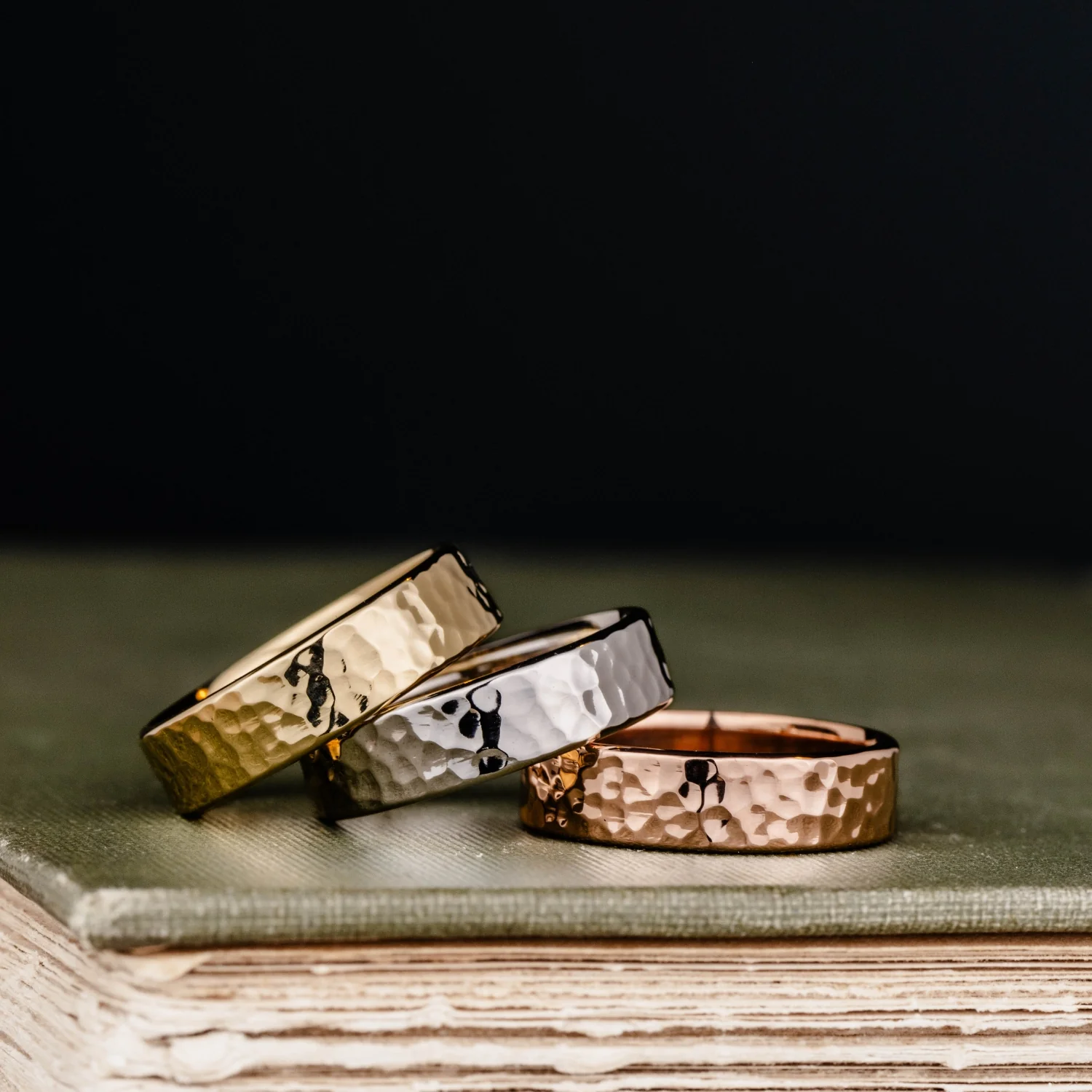 The Marsh | 5mm & 6mm Men's Hammered White Gold Wedding Band - Image 5