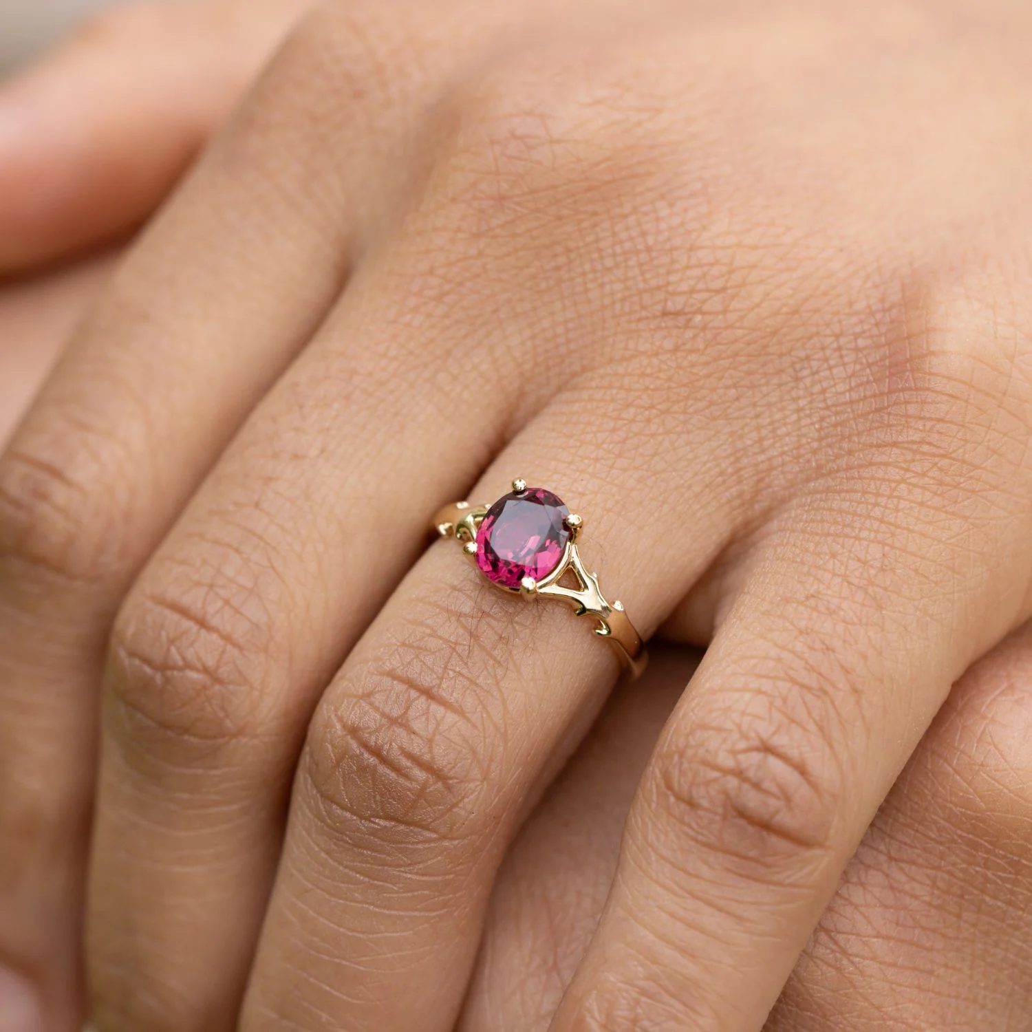 The Dakota - Oval Garnet Rhodolite Solitaire Engagement Ring with Nature-Inspired Split Shank Setting - Image 8