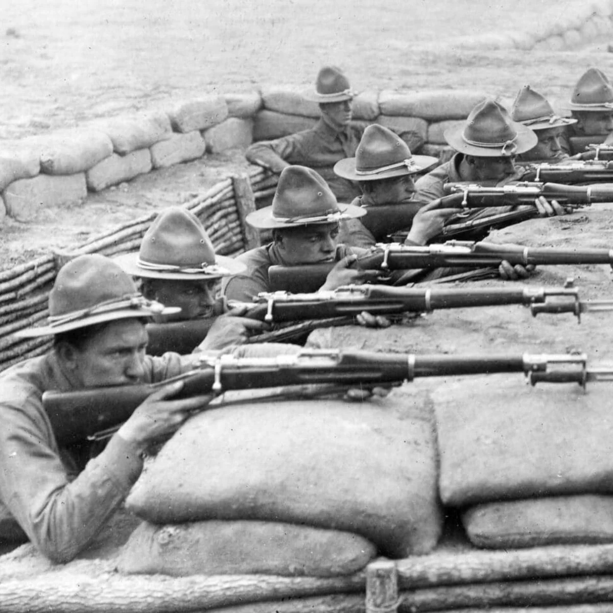 The Great War Gold | Men's Gold Wedding Band with 1903 Springfield Rifle Stock Wood & WWI Uniform - Image 7