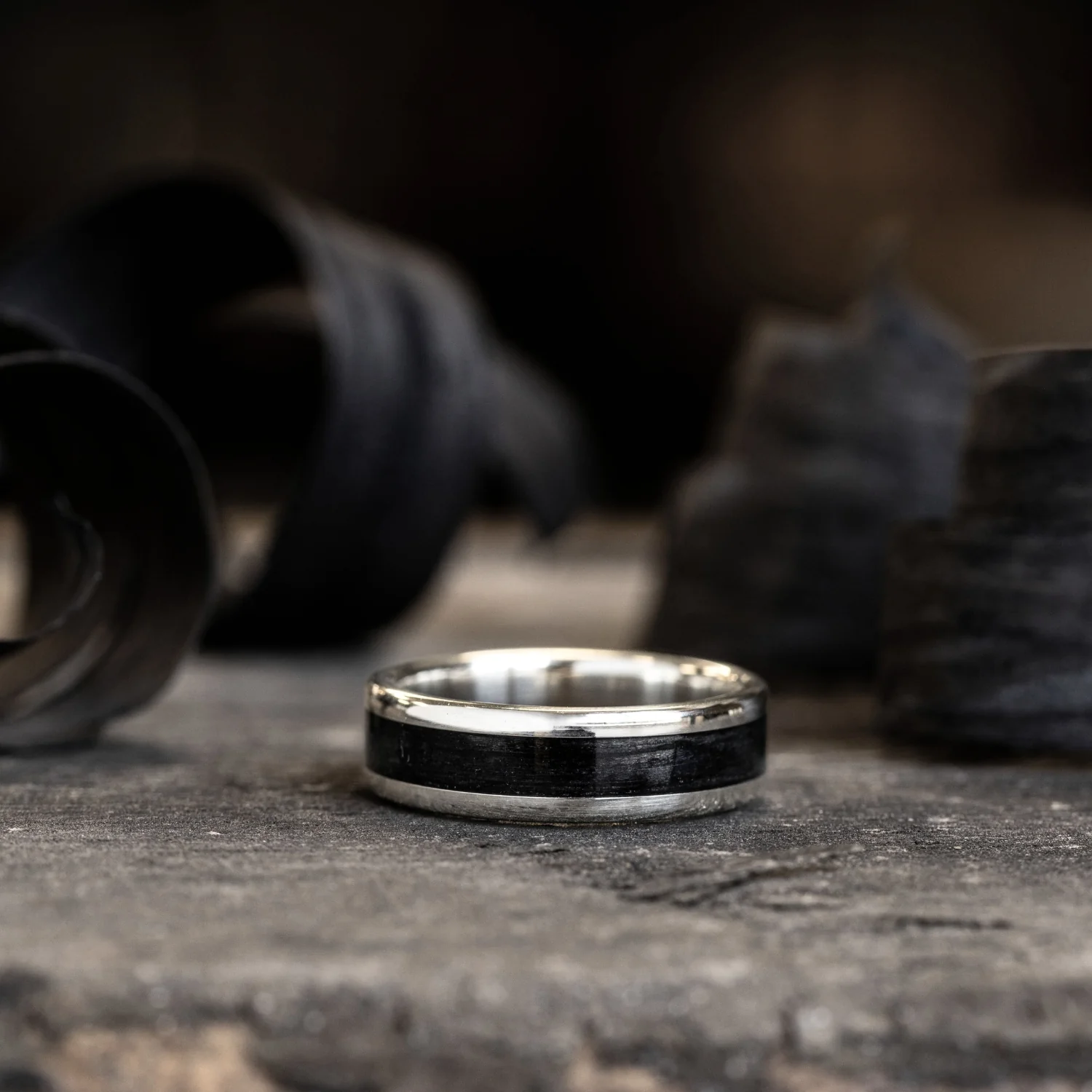 The Speakeasy | Men's Gold Wedding Band with Black Whiskey Barrel Wood - Image 4