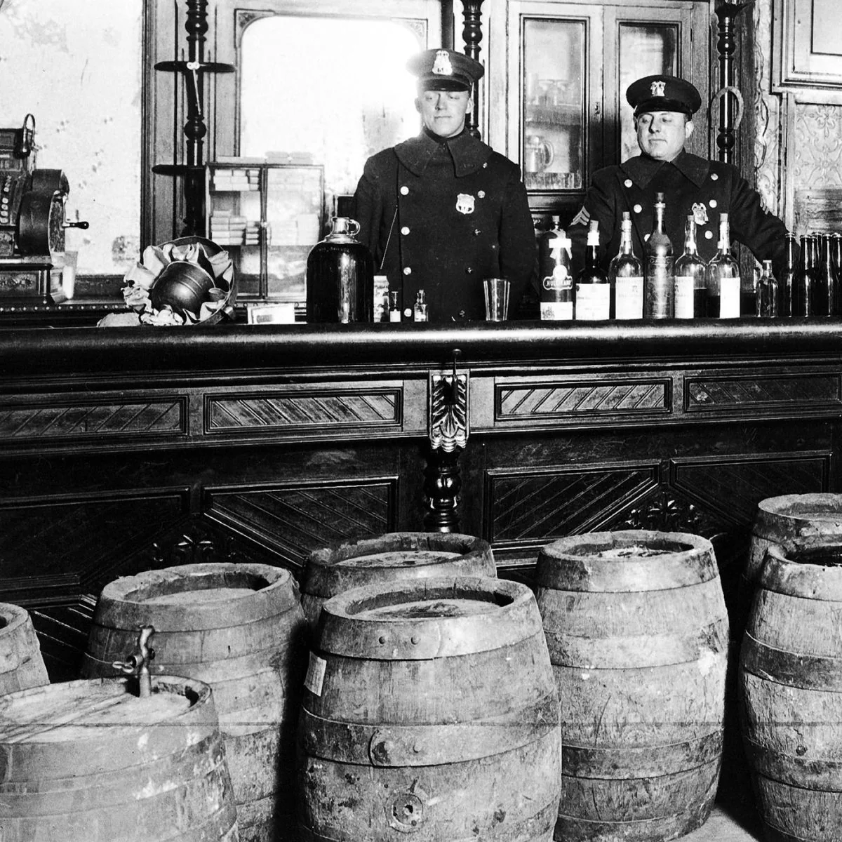 The Speakeasy | Men's Gold Wedding Band with Black Whiskey Barrel Wood - Image 5