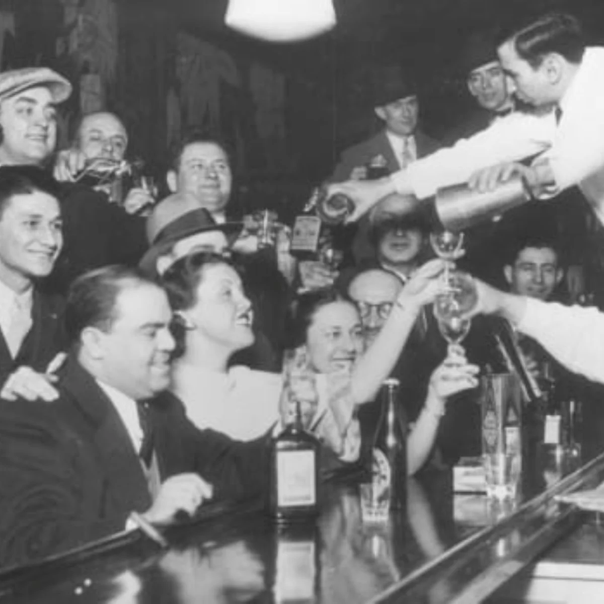 The Speakeasy | Men's Gold Wedding Band with Black Whiskey Barrel Wood - Image 6